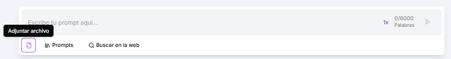 Botón "Adjuntar archivo" en el pie de página de ChatSEO de Niara.